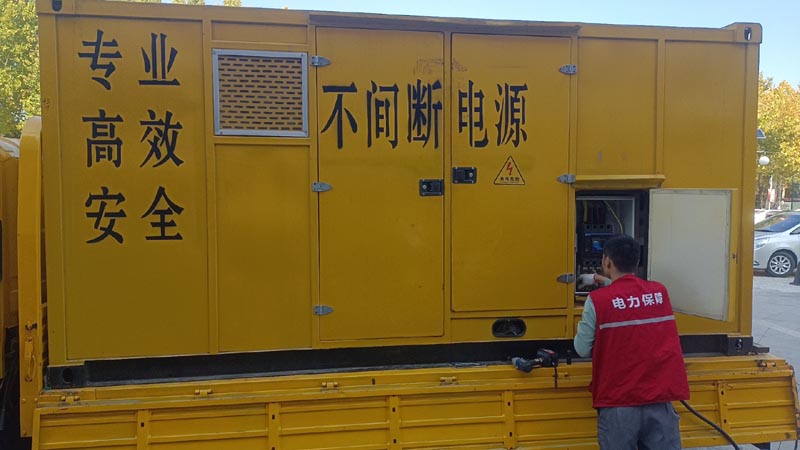 资兴柴油发电机组和UPS电源配合使用时，如何避免切换过程中的电力中断？